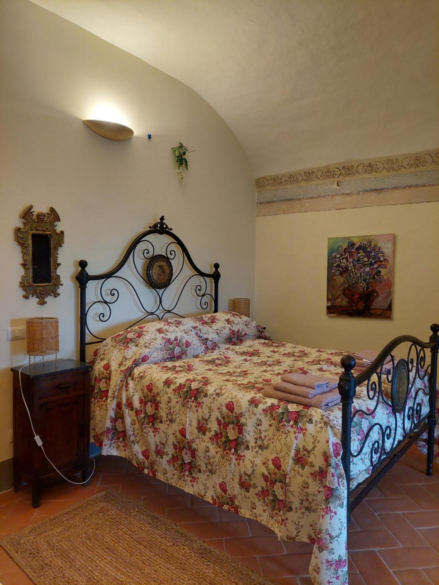 Casa Ezio Marchi - Due Appartamenti E Una Family Suite Bettolle Exterior photo